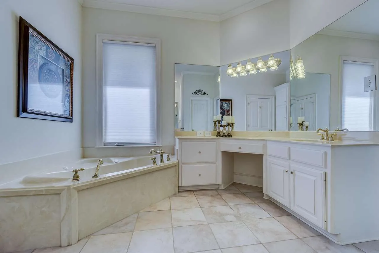 Small Bathroom Ideas: Smart Space-Saving Guide